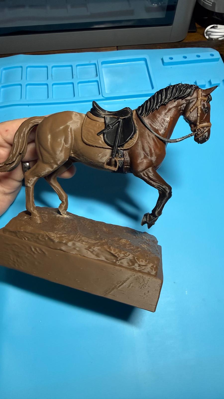 Detailreiche, handbemalte Figuren nach Original-Fotos