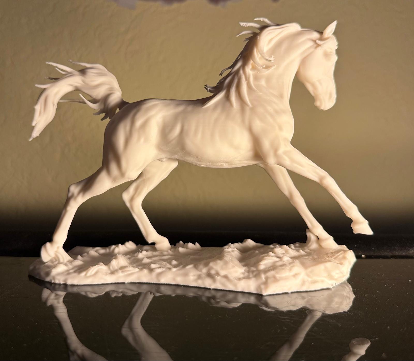 Araber Pferdestatue 3D-Druck | Edle Skulptur 15cm | Deko für Pferdeliebhaber | Aus PLA | Kunstvolle PferdeSkulptur 20cm lang