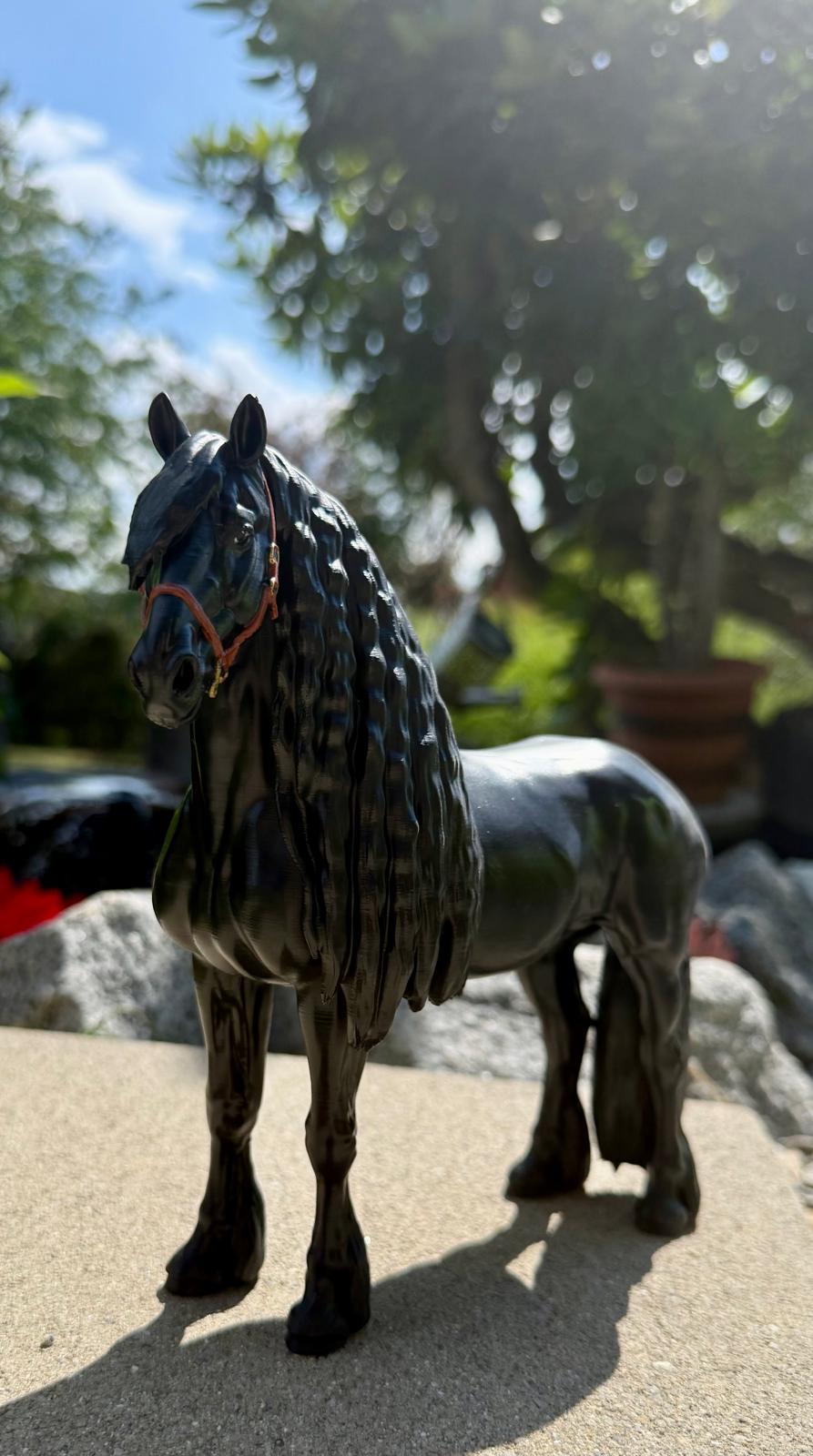 Friesenhengst Figur 18,5cm – 3D Druck PLA Handbemalt | Edle Deko Pferdestatue & Geschenk für Pferdeliebhaber | Detailliertes Modell Friese