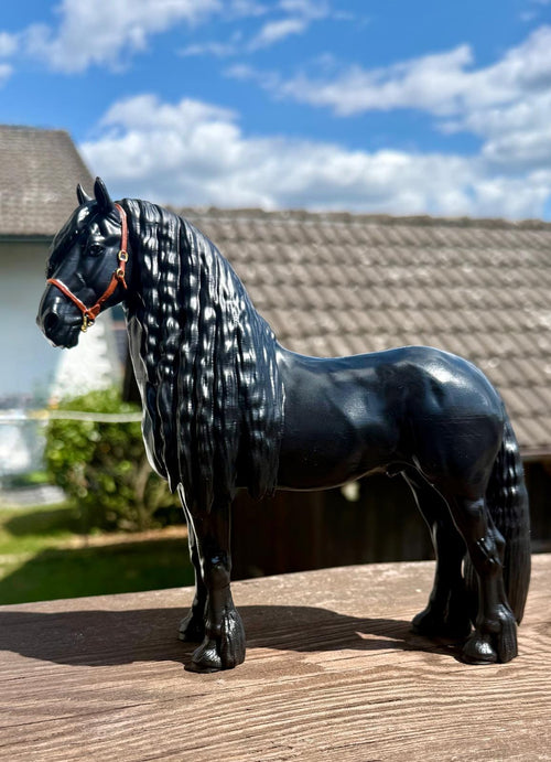 Friesenhengst Figur 18,5cm – 3D Druck PLA Handbemalt | Edle Deko Pferdestatue & Geschenk für Pferdeliebhaber | Detailliertes Modell Friese